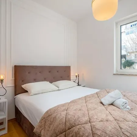 New Luce With Balcony And Free Parking Apartamento