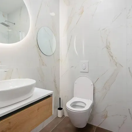 New Luce With Balcony And Free Parking Apartamento *