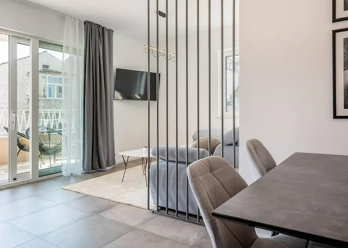 Appartement New Luce With Balcony And Free Parking