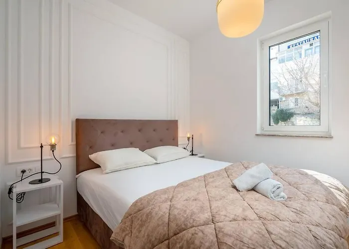 New Luce With Balcony And Free Parking Апартаменты