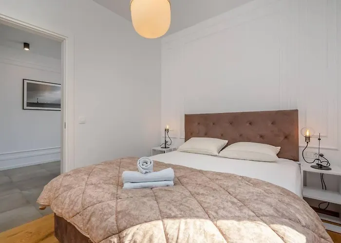 Апартаменты New Luce With Balcony And Free Parking
